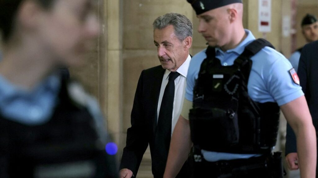 :
    Édito



  



  




      

  

  
    Procès libyen en appel : quelle défense pour Nicolas Sarkozy, spectaculairement lâché par l'un de ses plus proches fidèles ?
          L'ancien président revient mercredi à la barre. Il sera interrogé sur le courrier envoyé aux juges par son ancien bras droit, Claude Guéant. Un véritable acte de divorce.