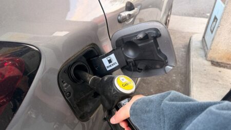 L'Etat fera le point "tous les dix jours" sur les surplus fiscaux liés à la crise des carburants, annonce Sébastien Lecornu