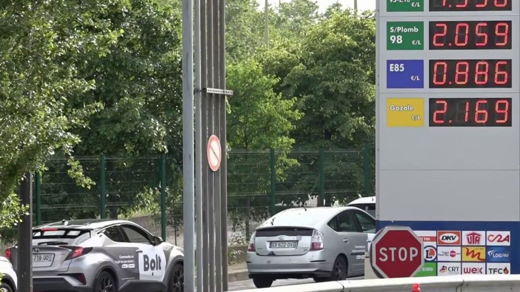 Alors que l'Espagne, l'Italie ou encore l'Allemagne ont baissé les taxes sur le carburant, pourquoi la France n'en fait-elle pas autant ?