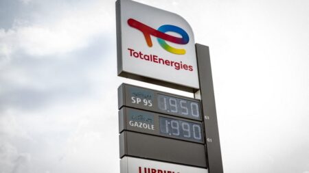 TotalEnergies menace de ne "pas maintenir" son plafonnement sur les prix des carburants en cas de taxe sur les superprofits